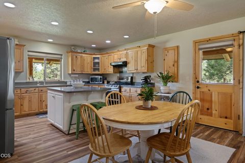 Tiny photo for 17521 Forked Horn DR, Sisters, OR 97759 (MLS # 220224230)