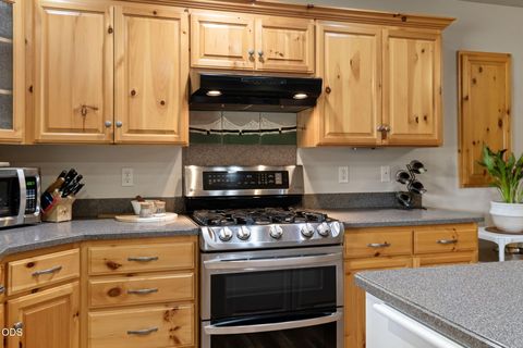 Tiny photo for 17521 Forked Horn DR, Sisters, OR 97759 (MLS # 220224230)