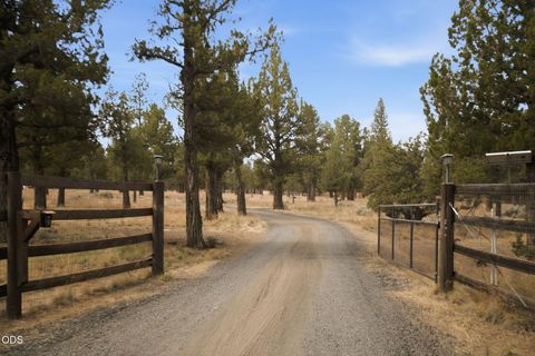 Tiny photo for 17521 Forked Horn DR, Sisters, OR 97759 (MLS # 220224230)