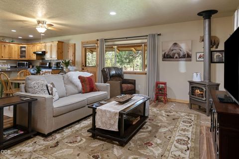Tiny photo for 17521 Forked Horn DR, Sisters, OR 97759 (MLS # 220224230)