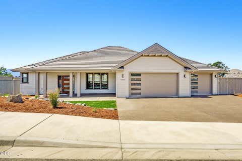 Photo of 5609 Fallbrook Lane, Medford, OR 97504 (MLS # 220227270)