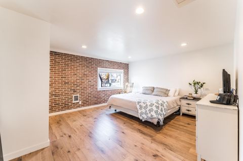 Tiny photo for 708 NW Greenwood Ave, Redmond, OR 97756 (MLS # 220214881)