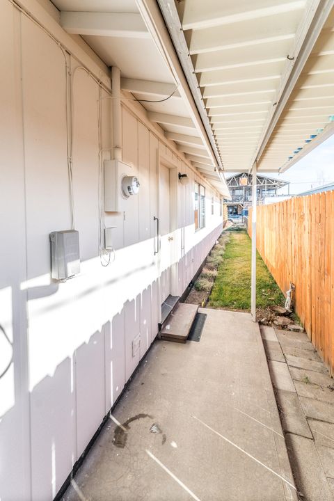 Tiny photo for 708 NW Greenwood Ave, Redmond, OR 97756 (MLS # 220214881)