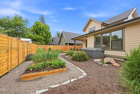 Tiny photo for 20042 SW Sunny Way, Bend, OR 97702 (MLS # 220223235)