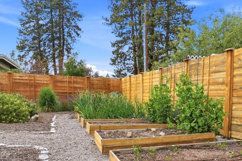 Tiny photo for 20042 SW Sunny Way, Bend, OR 97702 (MLS # 220223235)