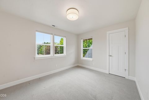 Tiny photo for 20042 SW Sunny Way, Bend, OR 97702 (MLS # 220223235)