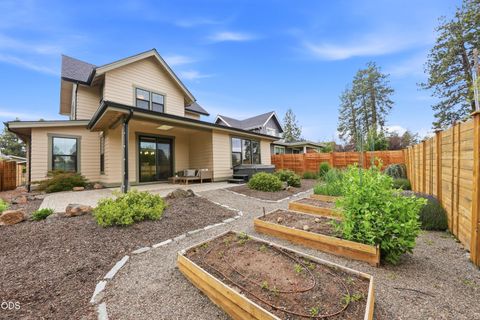 Tiny photo for 20042 SW Sunny Way, Bend, OR 97702 (MLS # 220223235)