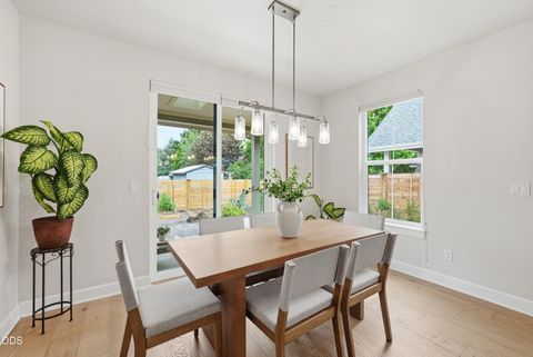 Tiny photo for 20042 SW Sunny Way, Bend, OR 97702 (MLS # 220223235)