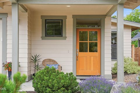Tiny photo for 20042 SW Sunny Way, Bend, OR 97702 (MLS # 220223235)