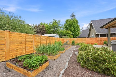 Tiny photo for 20042 SW Sunny Way, Bend, OR 97702 (MLS # 220223235)
