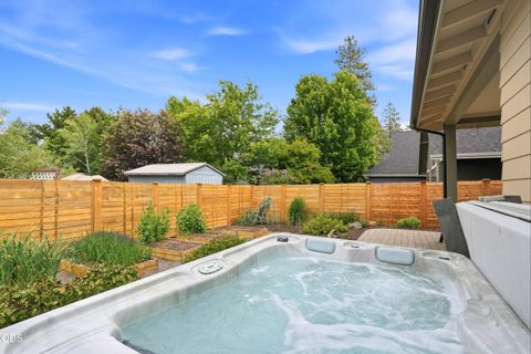 Tiny photo for 20042 SW Sunny Way, Bend, OR 97702 (MLS # 220223235)