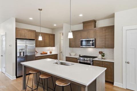 Tiny photo for 20042 SW Sunny Way, Bend, OR 97702 (MLS # 220223235)