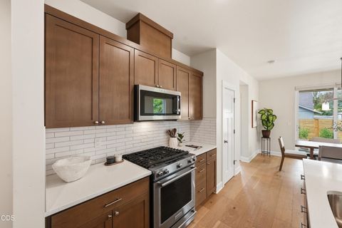 Tiny photo for 20042 SW Sunny Way, Bend, OR 97702 (MLS # 220223235)