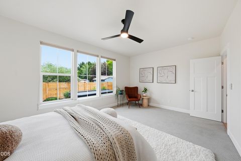 Tiny photo for 20042 SW Sunny Way, Bend, OR 97702 (MLS # 220223235)
