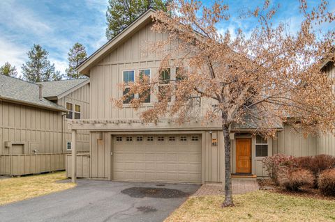 Photo of 57135 Evergreen Loop, Sunriver, OR 97707 (MLS # 220217177)