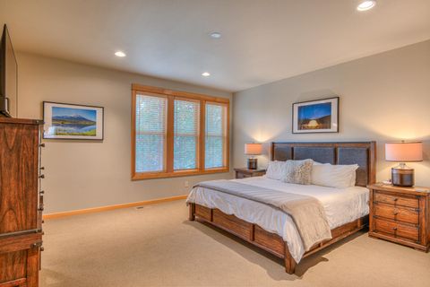 Tiny photo for 57135 Evergreen Loop, Sunriver, OR 97707 (MLS # 220217177)