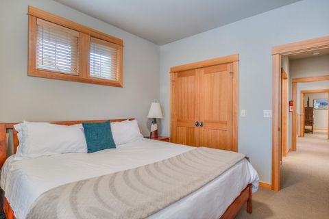 Tiny photo for 57135 Evergreen Loop, Sunriver, OR 97707 (MLS # 220217177)