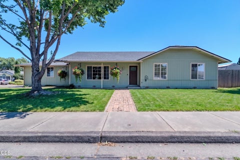 Tiny photo for 1104 Coachman Drive, Central Point, OR 97502 (MLS # 220223980)