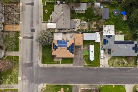 Tiny photo for 442 NE Baker Drive, Grants Pass, OR 97526 (MLS # 220216960)