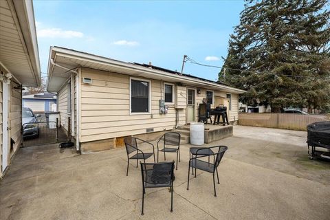 Tiny photo for 442 NE Baker Drive, Grants Pass, OR 97526 (MLS # 220216960)