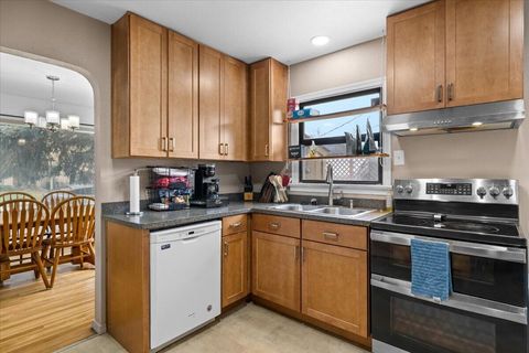 Tiny photo for 442 NE Baker Drive, Grants Pass, OR 97526 (MLS # 220216960)