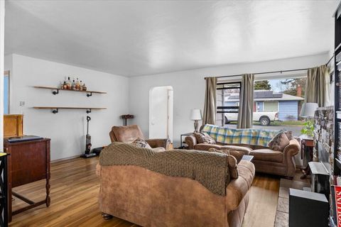 Tiny photo for 442 NE Baker Drive, Grants Pass, OR 97526 (MLS # 220216960)