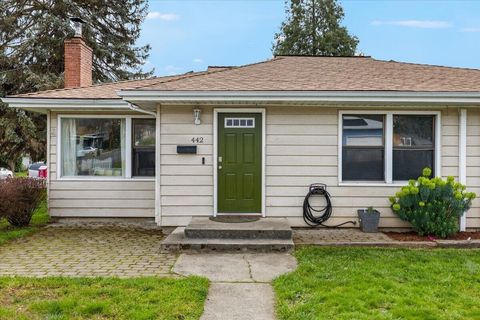 Tiny photo for 442 NE Baker Drive, Grants Pass, OR 97526 (MLS # 220216960)