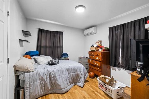 Tiny photo for 442 NE Baker Drive, Grants Pass, OR 97526 (MLS # 220216960)