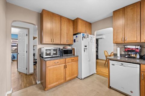 Tiny photo for 442 NE Baker Drive, Grants Pass, OR 97526 (MLS # 220216960)