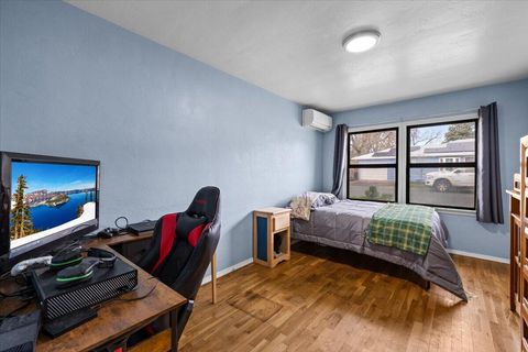 Tiny photo for 442 NE Baker Drive, Grants Pass, OR 97526 (MLS # 220216960)