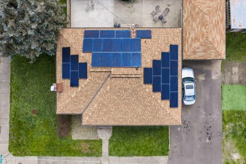 Tiny photo for 442 NE Baker Drive, Grants Pass, OR 97526 (MLS # 220216960)