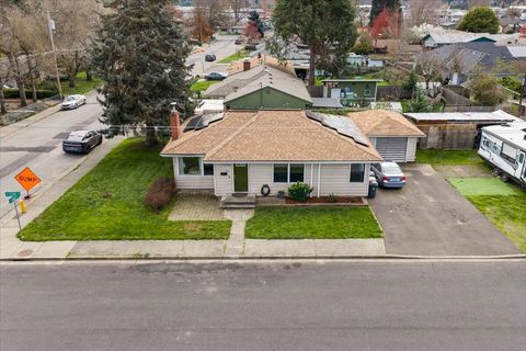 Tiny photo for 442 NE Baker Drive, Grants Pass, OR 97526 (MLS # 220216960)