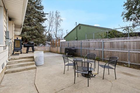 Tiny photo for 442 NE Baker Drive, Grants Pass, OR 97526 (MLS # 220216960)