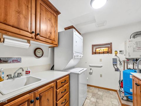 Tiny photo for 27458 Rocky Point Road, Klamath Falls, OR 97601 (MLS # 220223851)