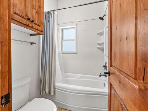 Tiny photo for 27458 Rocky Point Road, Klamath Falls, OR 97601 (MLS # 220223851)
