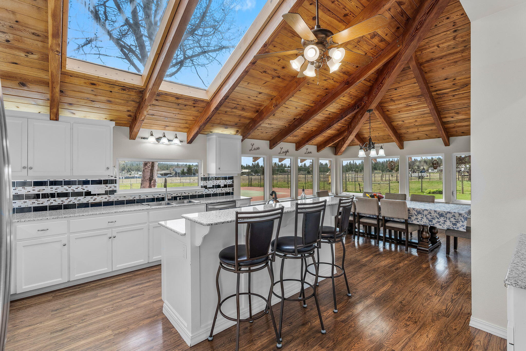 Panoramic View Est - Residential