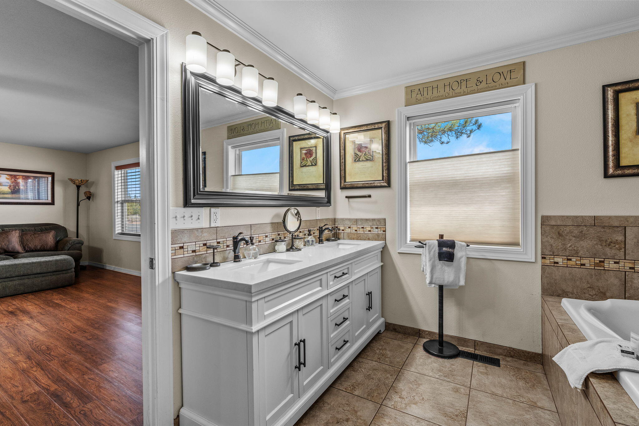 Panoramic View Est - Residential