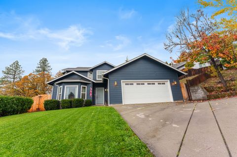 Tiny photo for 1448 NE Jennifer Way, Grants Pass, OR 97526 (MLS # 220212171)
