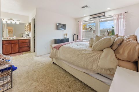 Tiny photo for 1448 NE Jennifer Way, Grants Pass, OR 97526 (MLS # 220212171)