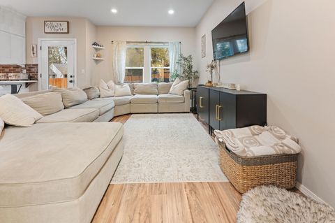 Tiny photo for 1448 NE Jennifer Way, Grants Pass, OR 97526 (MLS # 220212171)