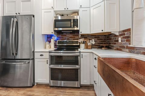 Tiny photo for 1448 NE Jennifer Way, Grants Pass, OR 97526 (MLS # 220212171)