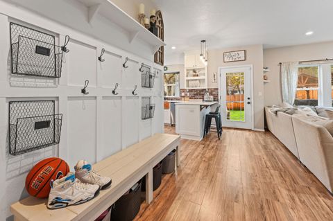 Tiny photo for 1448 NE Jennifer Way, Grants Pass, OR 97526 (MLS # 220212171)