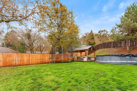 Tiny photo for 1448 NE Jennifer Way, Grants Pass, OR 97526 (MLS # 220212171)