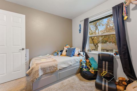 Tiny photo for 1448 NE Jennifer Way, Grants Pass, OR 97526 (MLS # 220212171)