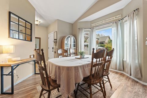 Tiny photo for 1448 NE Jennifer Way, Grants Pass, OR 97526 (MLS # 220212171)