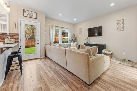 Tiny photo for 1448 NE Jennifer Way, Grants Pass, OR 97526 (MLS # 220212171)