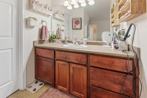 Tiny photo for 1448 NE Jennifer Way, Grants Pass, OR 97526 (MLS # 220212171)