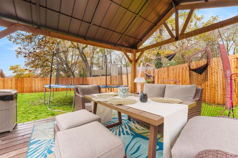 Tiny photo for 1448 NE Jennifer Way, Grants Pass, OR 97526 (MLS # 220212171)