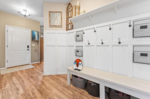 Tiny photo for 1448 NE Jennifer Way, Grants Pass, OR 97526 (MLS # 220212171)