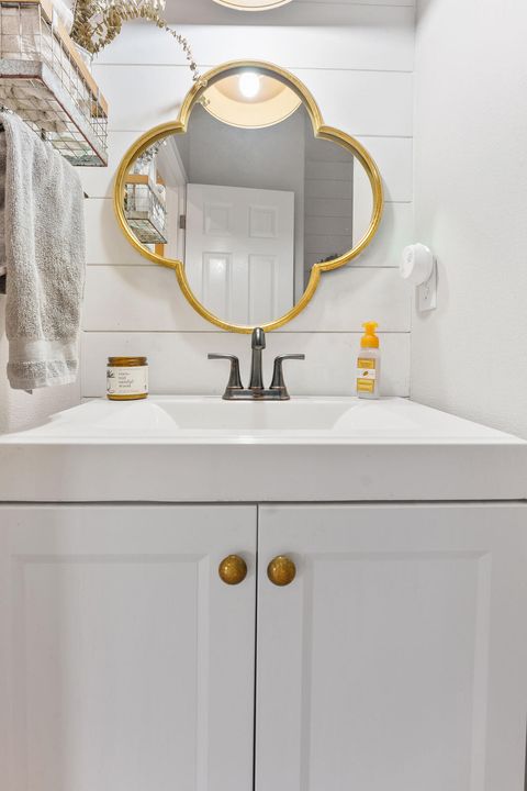 Tiny photo for 1448 NE Jennifer Way, Grants Pass, OR 97526 (MLS # 220212171)